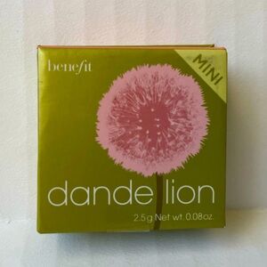 Benefit Cosmetics
World Silky-Soft Powder Blush Mini Dandelion
baby-pink